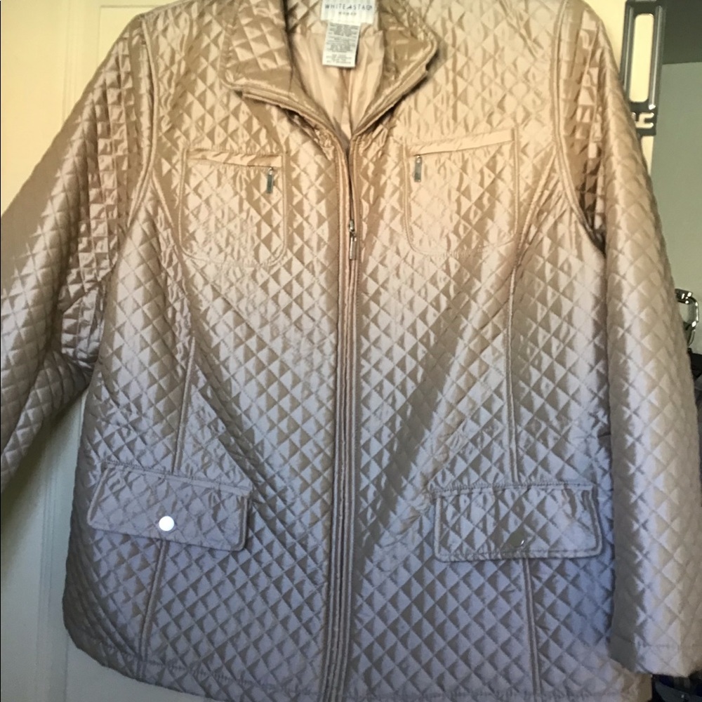 Champagne color, quilted jacket. Lined